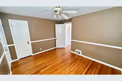 275 E 210th Street, Euclid, OH 44123 - Photo 12