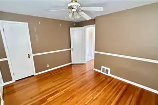 275 E 210th St, Euclid, OH 44123 - Photo 12