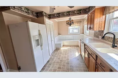 275 E 210th Street, Euclid, OH 44123 - Photo 10