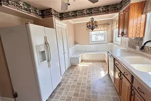 275 E 210th St, Euclid, OH 44123 - Photo 10