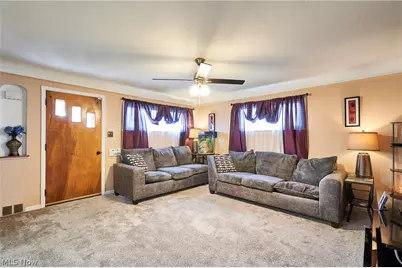 13203 Woodward Boulevard, Garfield Heights, OH 44125 - Photo 6