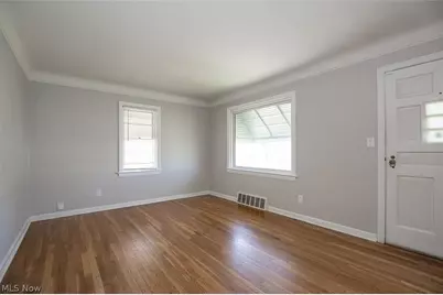20770 Morris Avenue, Euclid, OH 44123 - Photo 8