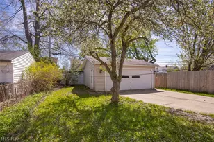 20770 Morris Ave, Euclid, OH 44123 - Photo 4