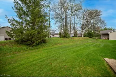 521 Wilcox Lane #B, Austintown, OH 44515 - Photo 6