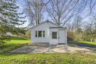 12316 Upper Sunset Dr, Garfield Heights, OH 44125 - Photo 2