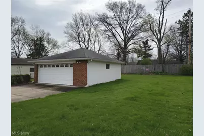 11531 Barrington Boulevard, Parma Heights, OH 44130 - Photo 4