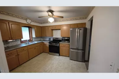 11531 Barrington Boulevard, Parma Heights, OH 44130 - Photo 8
