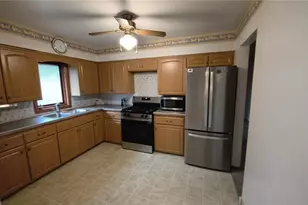 11531 Barrington Blvd, Parma Heights, OH 44130 - Photo 8