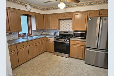 11531 Barrington Boulevard, Parma Heights, OH 44130 - Photo 6