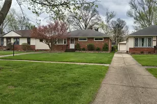11531 Barrington Blvd, Parma Heights, OH 44130 - Photo 2