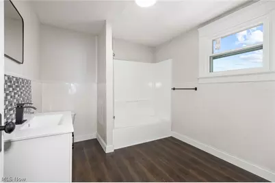 299 NW 5th Street NW, Barberton, OH 44203 - Photo 20