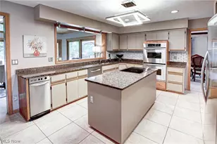 77 Carr Rd, Hinckley, OH 44233 - Photo 2