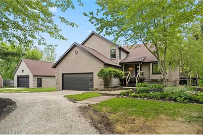 2203 S Medina Line Road, Wadsworth, OH 44281 - Photo 2