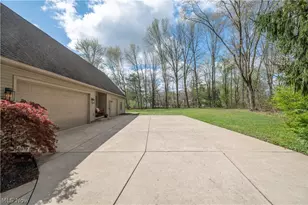 4306 Janell Ct, Canfield, OH 44406 - Photo 8