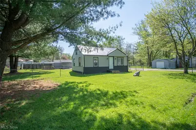 324 Charlotte Avenue SE, Canton, OH 44707 - Photo 2