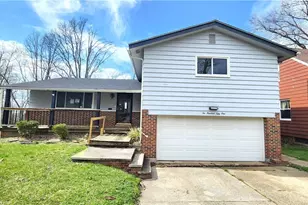 20051 Hillcrest Dr, Euclid, OH 44117 - Photo 2