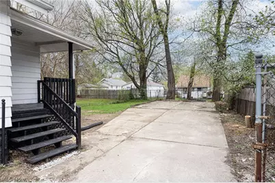 961 Wyley Avenue, Akron, OH 44306 - Photo 2