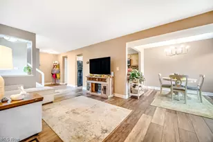 7390 Creekwood Dr, North Royalton, OH 44133 - Photo 4