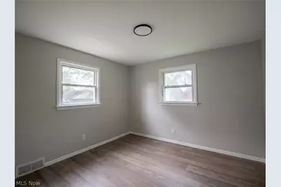 50 Glacier Avenue, Youngstown, OH 44509 - Photo 8