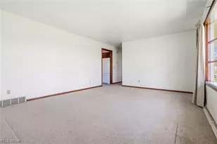 2430 Easton St NE, Canton, OH 44721 - Photo 8