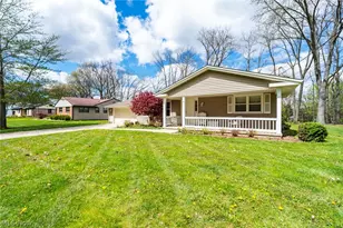 122 Garwood Dr, Canfield, OH 44406 - Photo 2