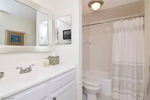 570-21 Russet Woods Ln, Aurora, OH 44202 - Photo 8