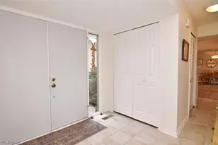 570-21 Russet Woods Ln, Aurora, OH 44202 - Photo 4