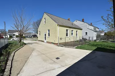 2929 Commonwealth Drive, Parma, OH 44134 - Photo 8
