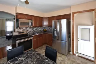 2929 Commonwealth Dr, Parma, OH 44134 - Photo 22