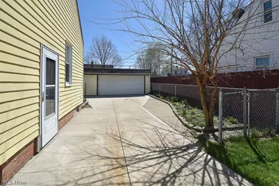 2929 Commonwealth Drive, Parma, OH 44134 - Photo 6