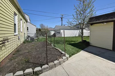 2929 Commonwealth Drive, Parma, OH 44134 - Photo 12
