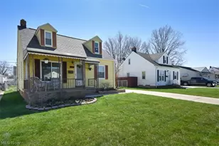 2929 Commonwealth Dr, Parma, OH 44134 - Photo 2