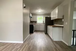 15413 Raymond St, Maple Heights, OH 44137 - Photo 4