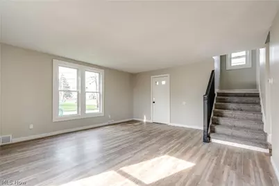 15413 Raymond Street, Maple Heights, OH 44137 - Photo 8
