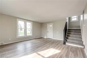 15413 Raymond St, Maple Heights, OH 44137 - Photo 8