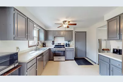 13608 Inverness Avenue NW, Uniontown, OH 44685 - Photo 10