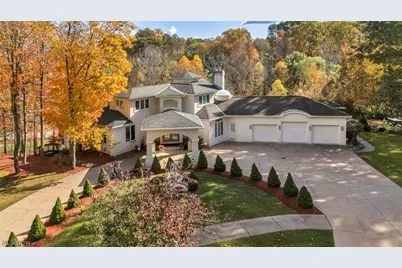 8709 Deer Creek Drive, Grandview Heights, OH 44147 - Photo 2