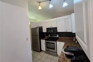 355 Village Pointe Dr, Akron, OH 44313 - Photo 10