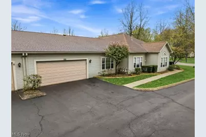 5 Hunters Woods Boulevard #5A, Canfield, OH 44406 - Photo 2