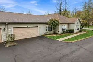 5 Hunters Woods Blvd, Canfield, OH 44406 - Photo 2