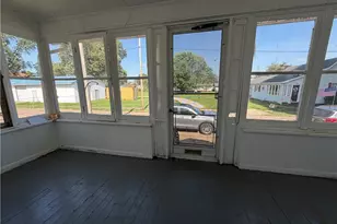 422 McKinley Ave, Newcomerstown, OH 43832 - Photo 6