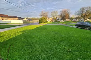 7352 Westview Dr, Youngstown, OH 44512 - Photo 2