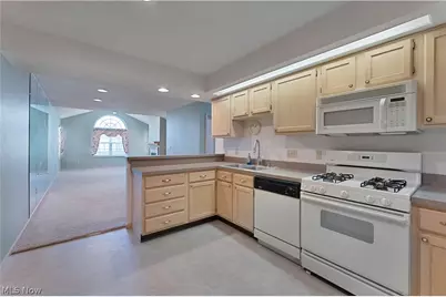 695 E Western Reserve Road #602, Poland, OH 44514 - Photo 4
