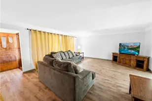 99 Greenridge Dr, Geneva, OH 44041 - Photo 6