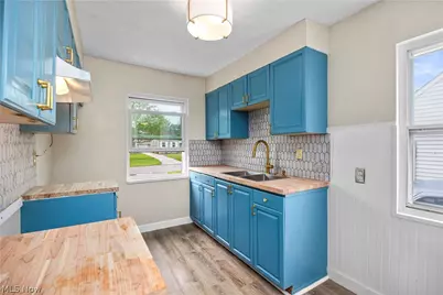 624 Eastern Heights Boulevard, Elyria, OH 44035 - Photo 10