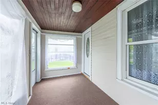 588 Jackson St, Amherst, OH 44001 - Photo 4