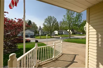 923 Elizabeth Court, Cuyahoga Falls, OH 44221 - Photo 2