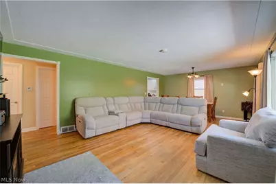 2015 Wallace Lane, Lorain, OH 44053 - Photo 4