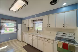 2015 Wallace Ln, Lorain, OH 44053 - Photo 12