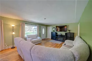 2015 Wallace Ln, Lorain, OH 44053 - Photo 2